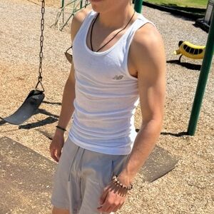 NEW BALANCE WIFE BEATER Men White Tank Top SLEEVELESS VEST SHIRT RIBBED COTTON L
